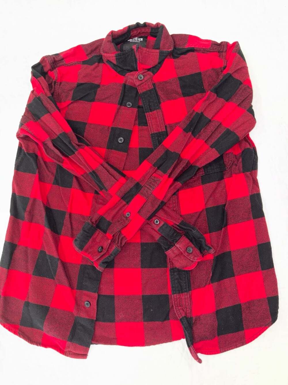 Hollister Red Black PlaiHollister Red Black Plaid Button Front Long Sleeve Shirt